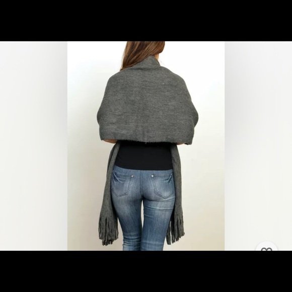 Soft Grey Knit Sweater Generous Shawl Acrylic Wrap O/S Warm Winter shawl New - Picture 5 of 6